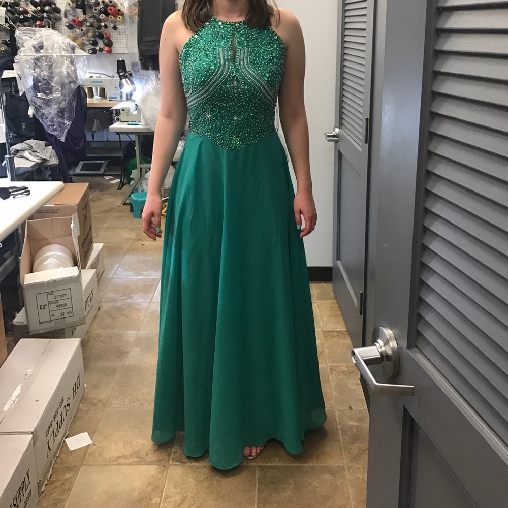 Prom dress - Picture 1 of 4
